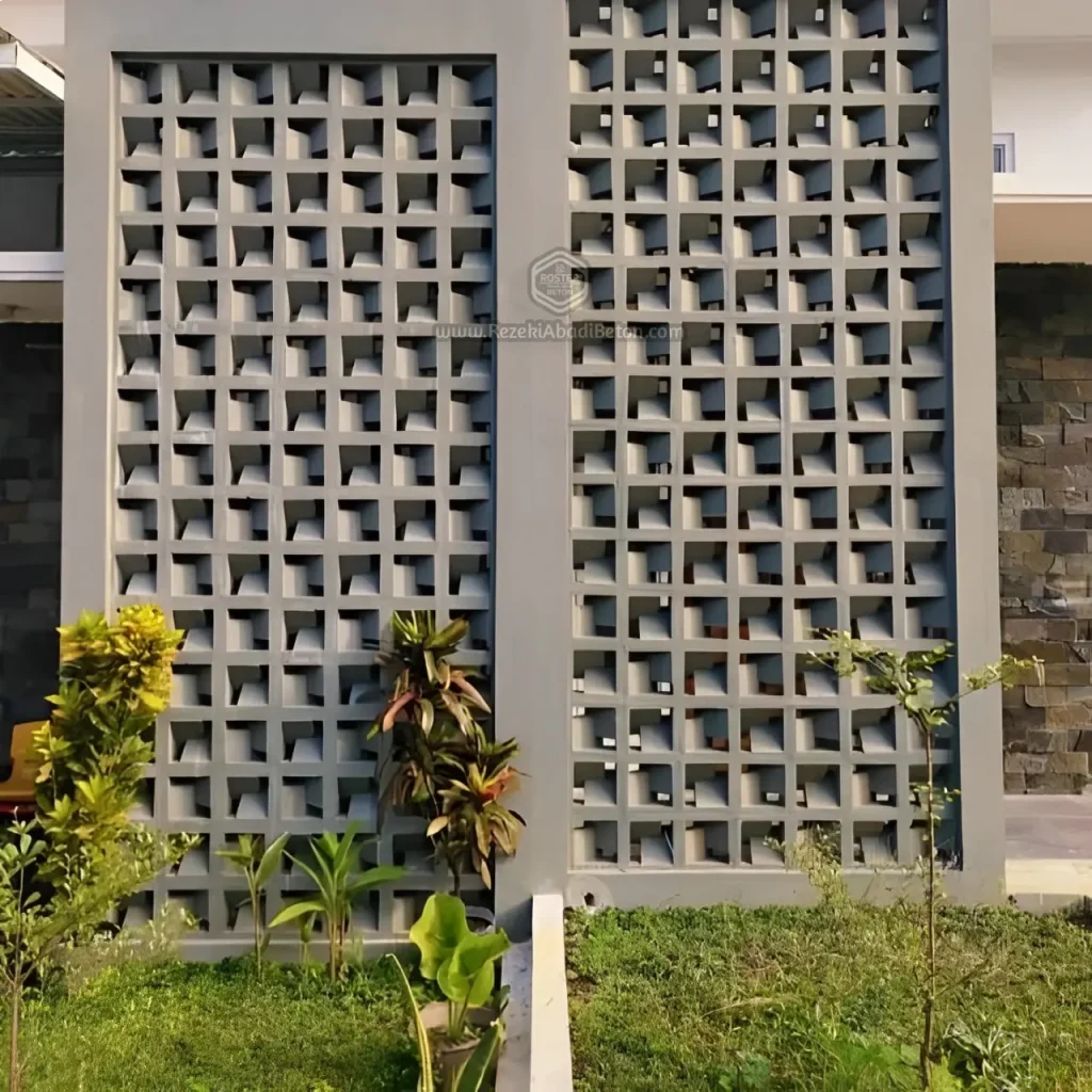 desain pagar rumah dengan roster beton piramida