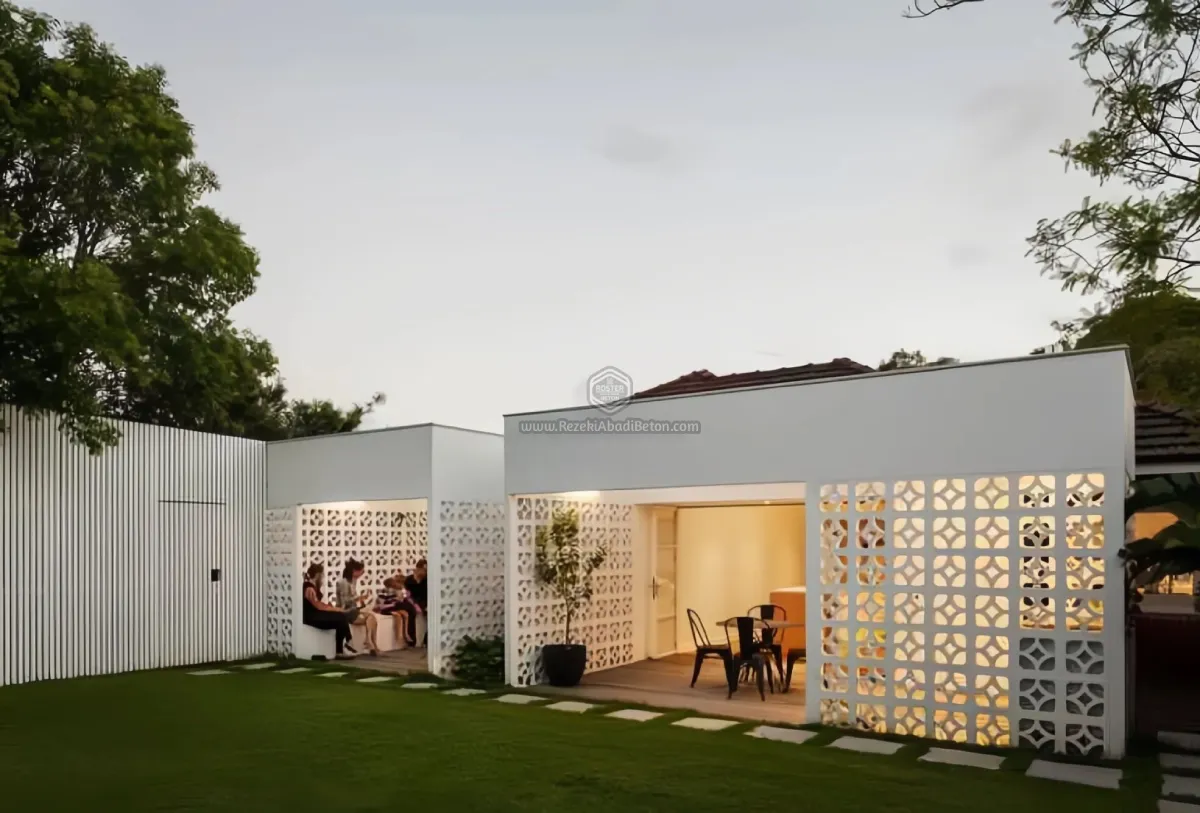 Detail roster beton motif klasik yang elegan, tersedia di Pati.