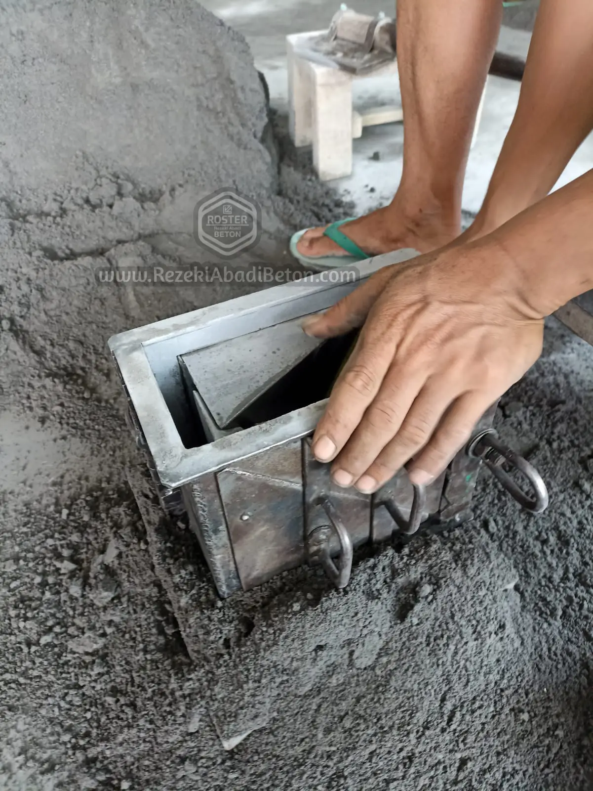 Proses Produksi Roster Beton Kualitas Premium RezekiAbadiBeton.com