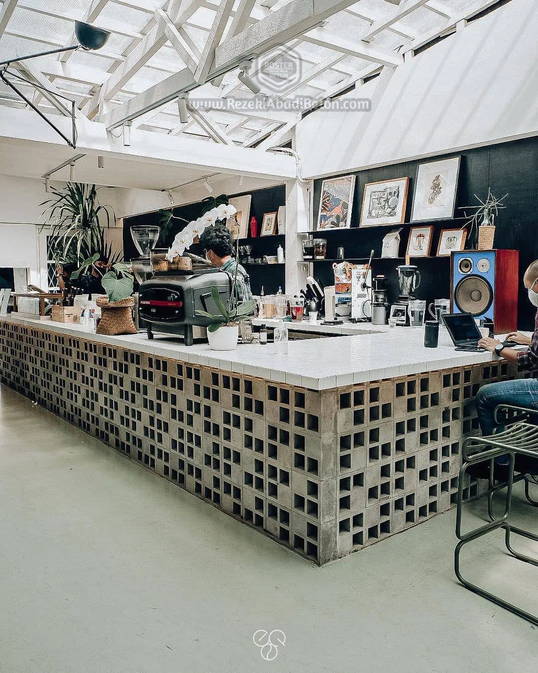 Aplikasi Roster Beton untuk Kafe dan Ruang Komersial di Semarang