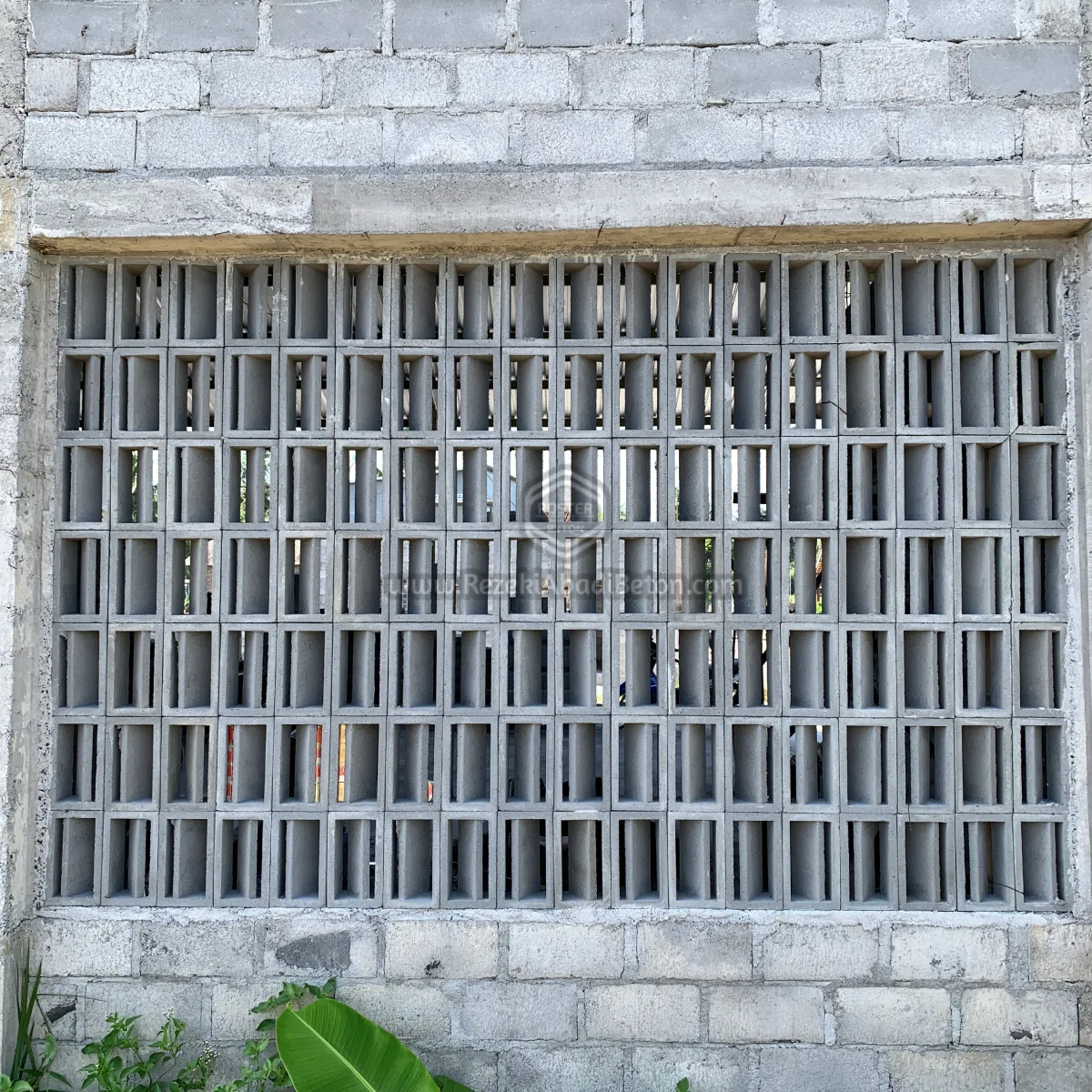 roster beton nako panjang untuk pagar klasik minimalis