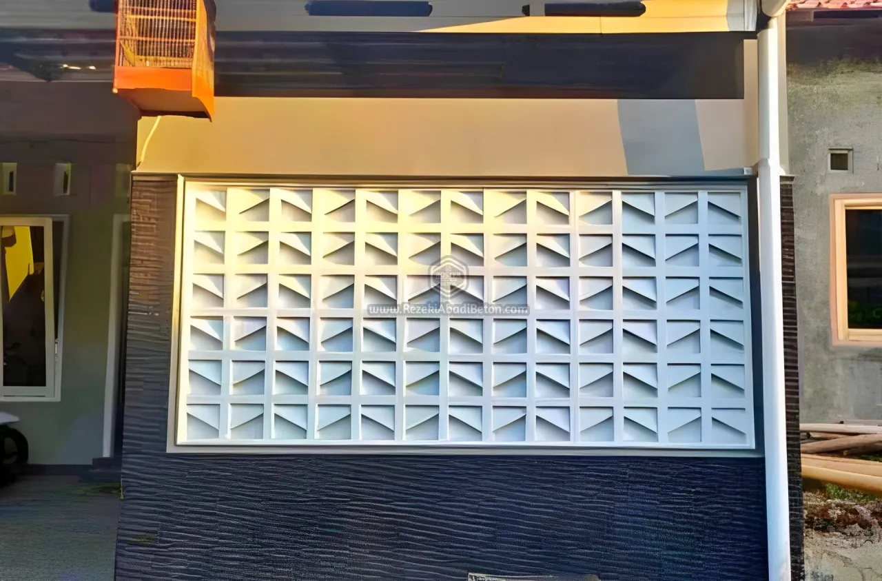 Detail roster beton anti tampias motif diagonal yang elegan, tersedia di Purworejo.