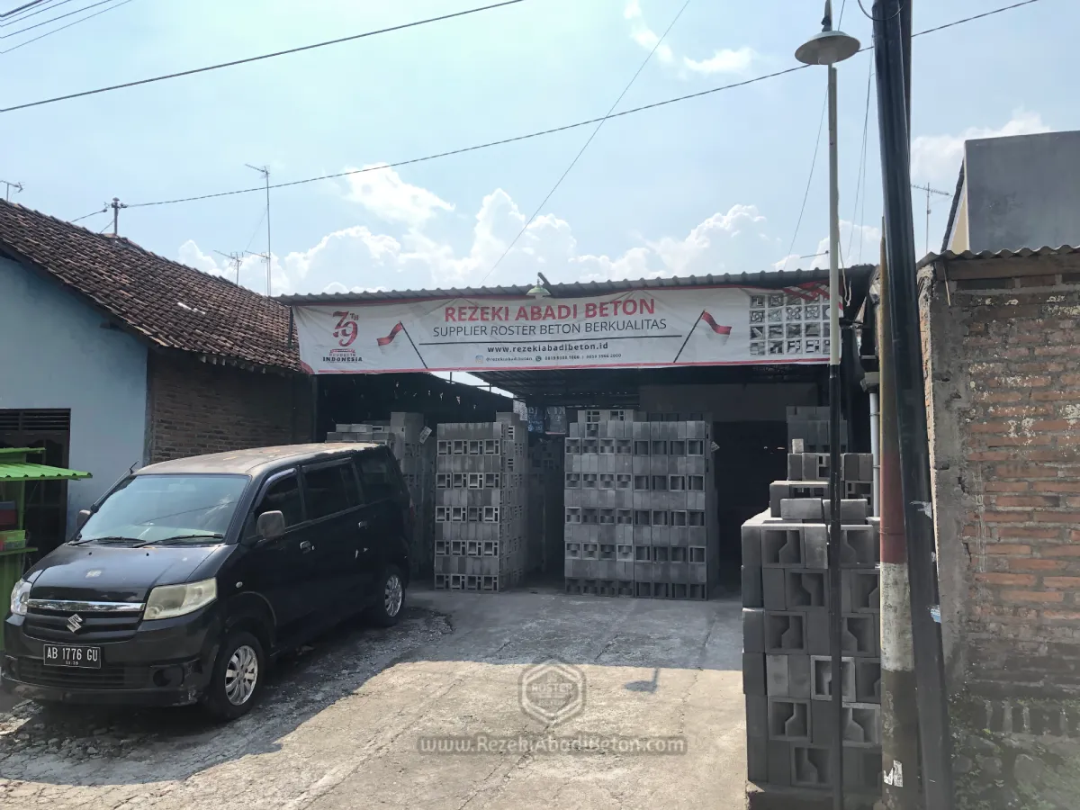 Proses produksi roster beton berkualitas dengan Pasir Merapi di pabrik RezekiAbadiBeton.com.