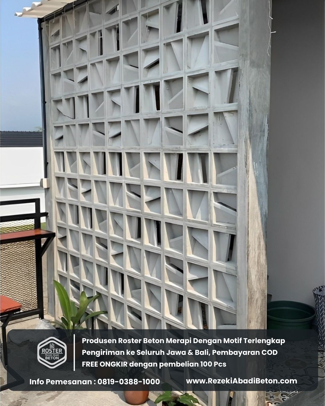 Contoh fasad rumah modern di Kendal yang menggunakan roster beton sebagai daya tarik utama